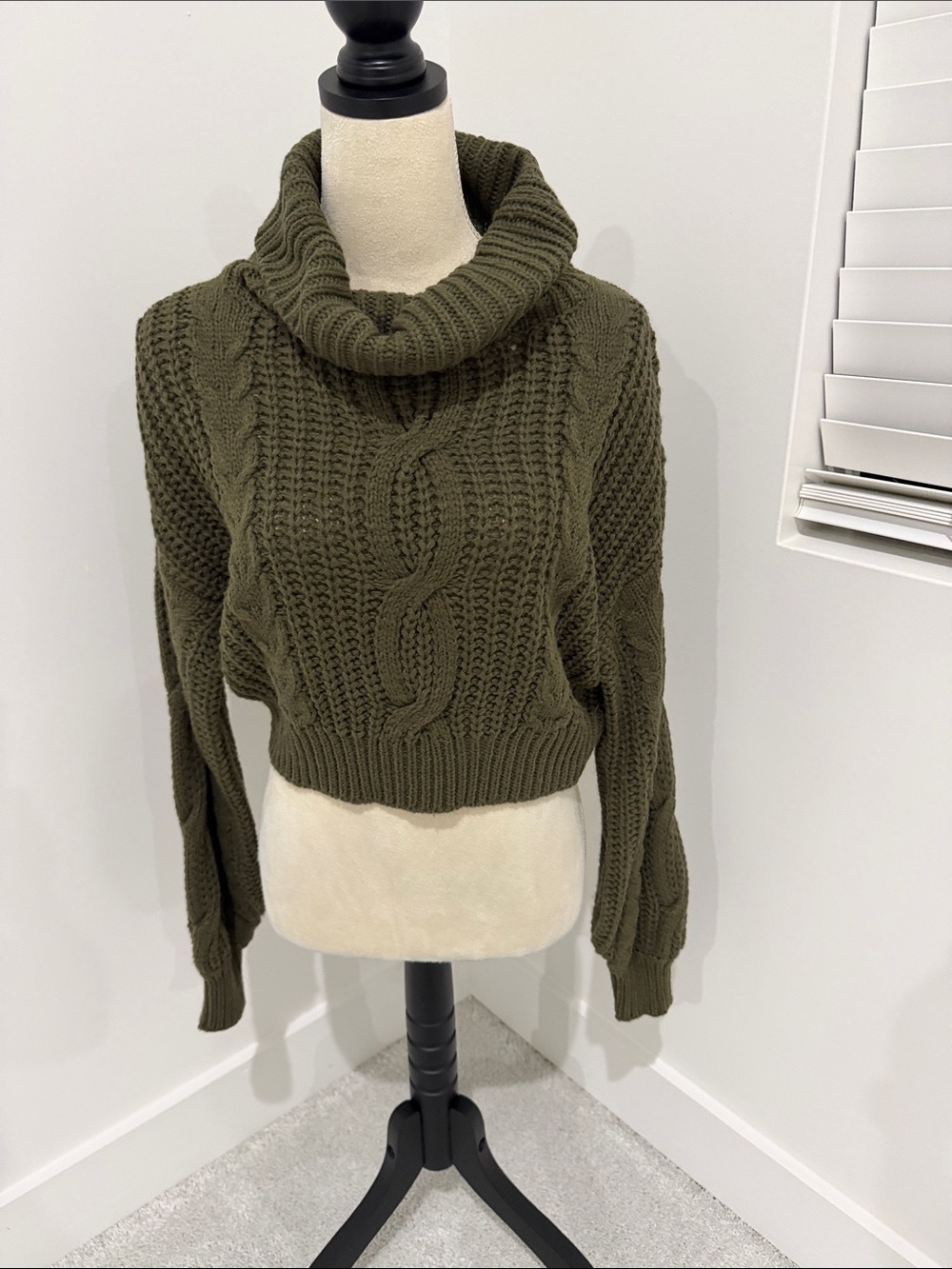 Hera Collection Olive Cable-Knit Cropped Turtleneck Sweater